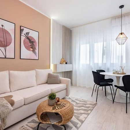 Appartamento Victoria Charm Bucarest Esterno foto