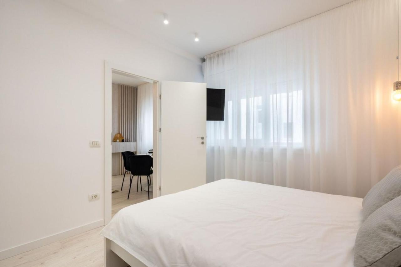 Appartamento Victoria Charm Bucarest Esterno foto