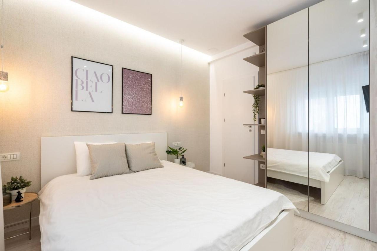 Appartamento Victoria Charm Bucarest Esterno foto